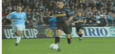 足球球星标志性动作,足球球星的招牌动作