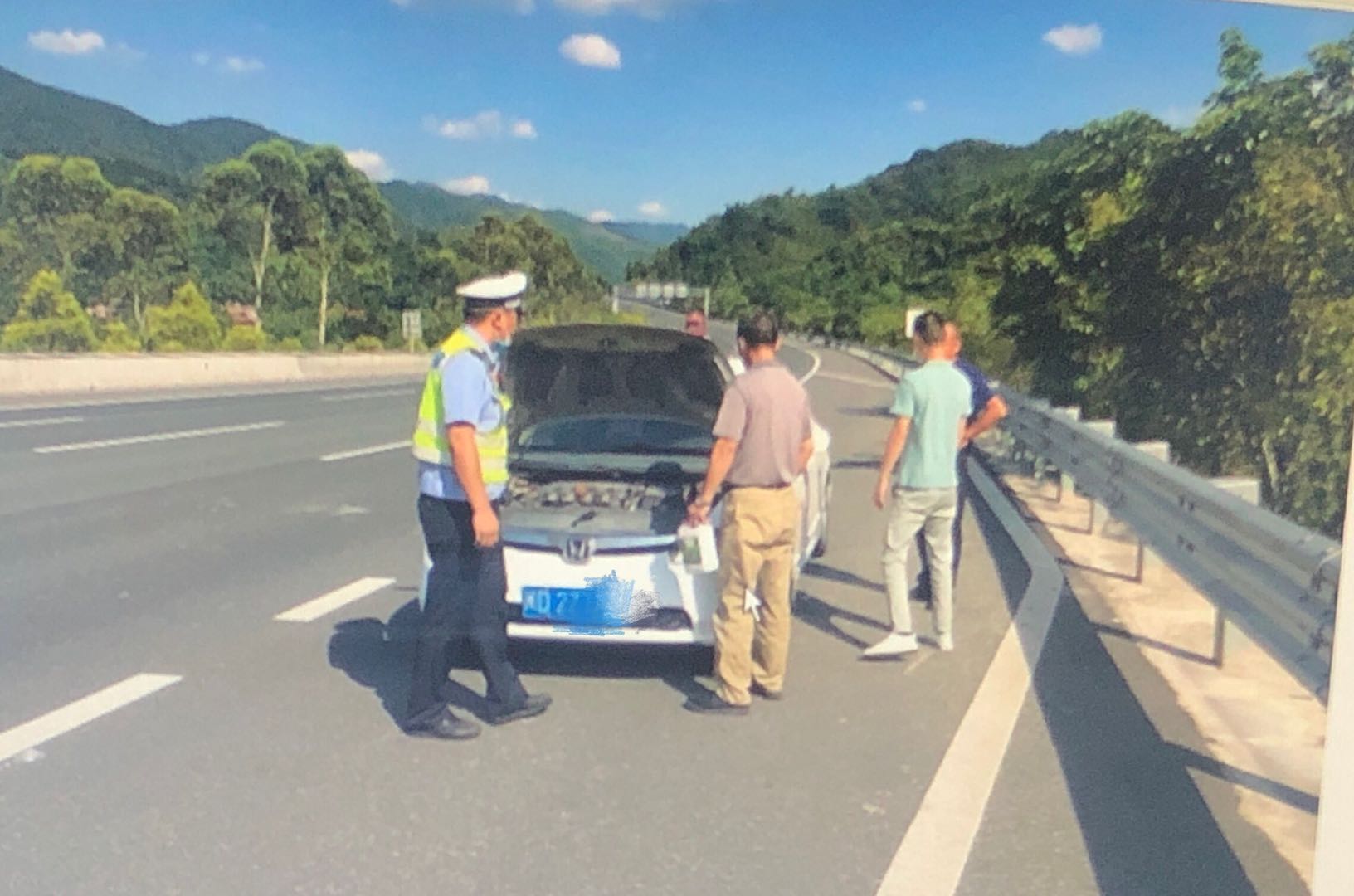 在高速上车开锅了怎么办,高速上水箱爆了是什么原因