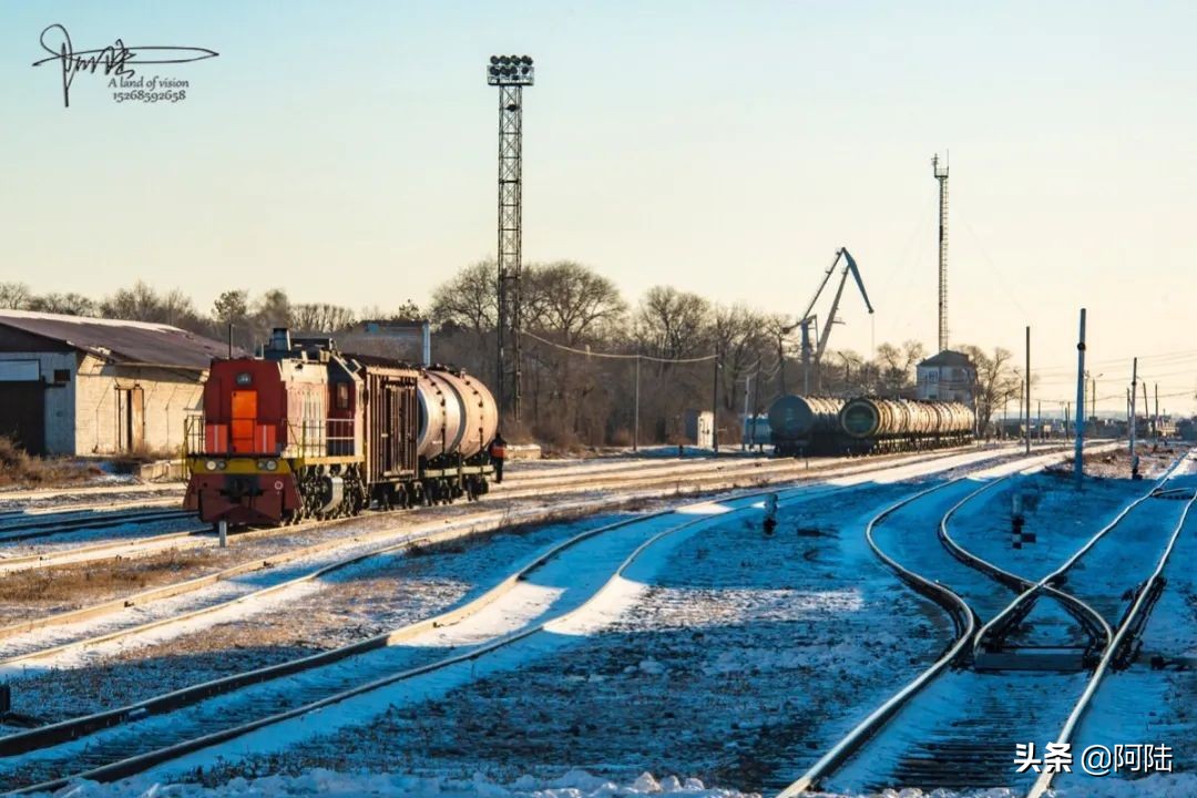 在这座曾经叫做“海兰泡”的俄罗斯城市，凝望穿越冬天的列车