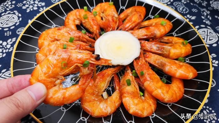 吃虾的时候虾线需要挑出吗,老渔民吃虾挑虾线吗