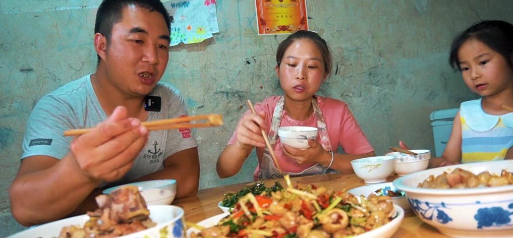 农村主妇成千万网红，被央视点名的“蜀中桃子姐”，到底凭什么？