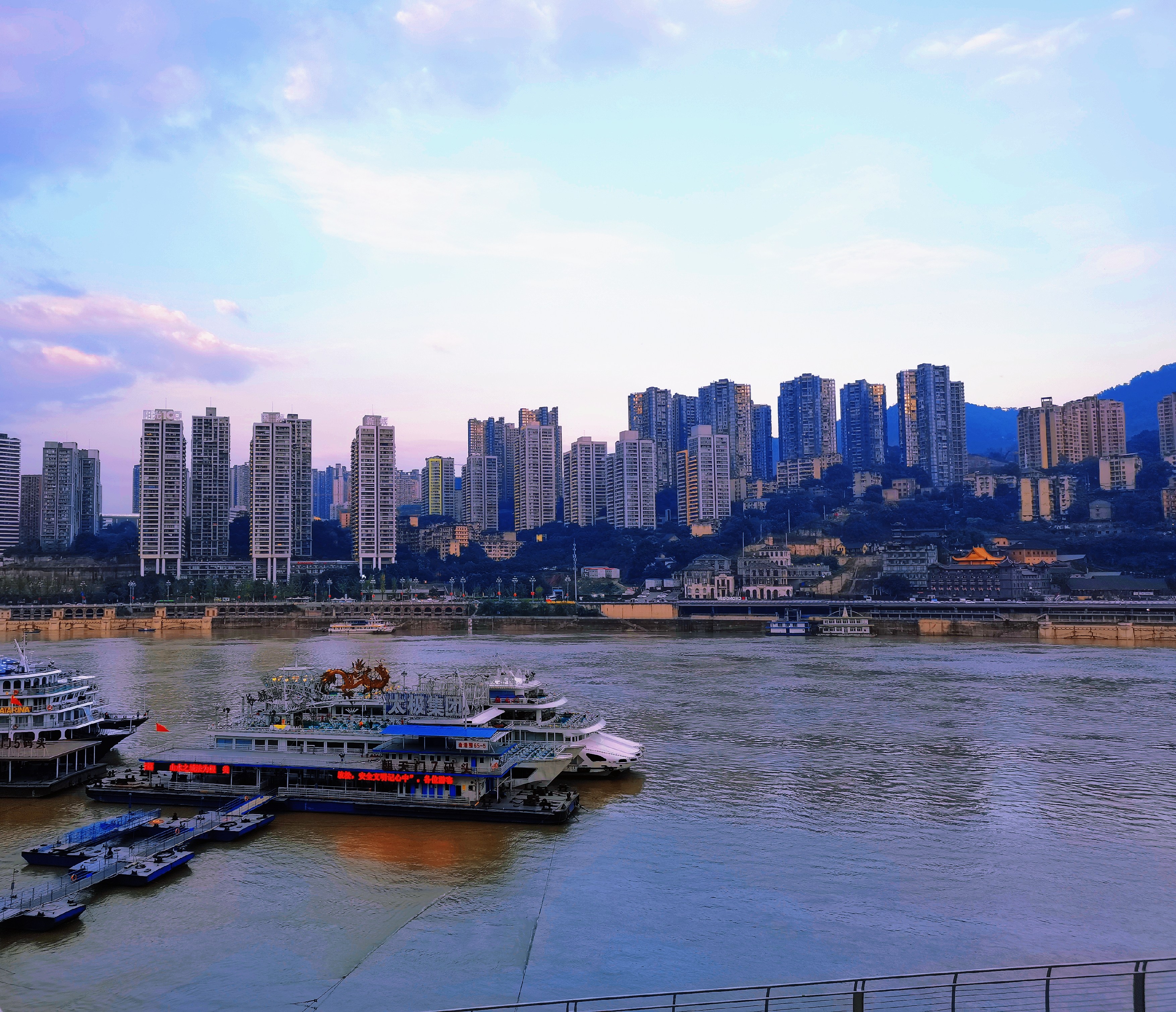 重庆新出一家日料店,网友直呼真想住在那儿