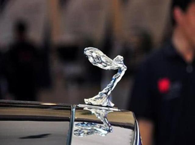 吉利出新车换新车标了新标更漂亮,吉利换奔驰宝马