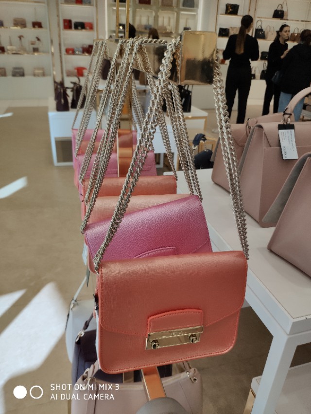 furla包包白色,furla包包属于什么档次