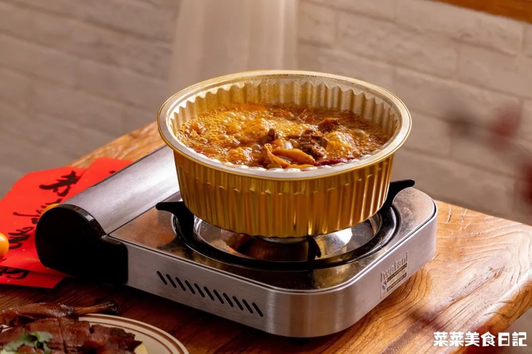 折腾一下午的年夜饭终于上桌了,历时五小时为家人做一顿年夜饭