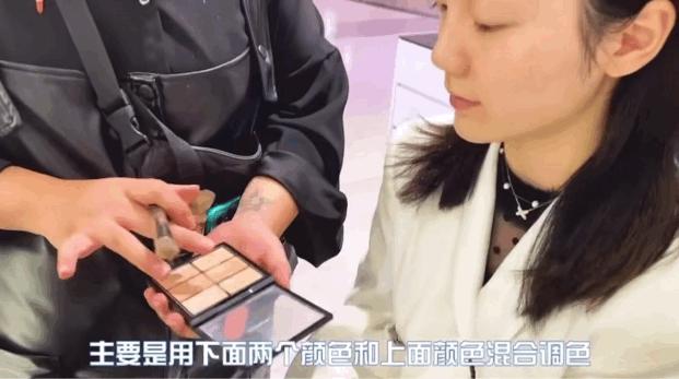 为啥柜姐给顾客化妆都那么高级,柜姐化妆免费培训吗