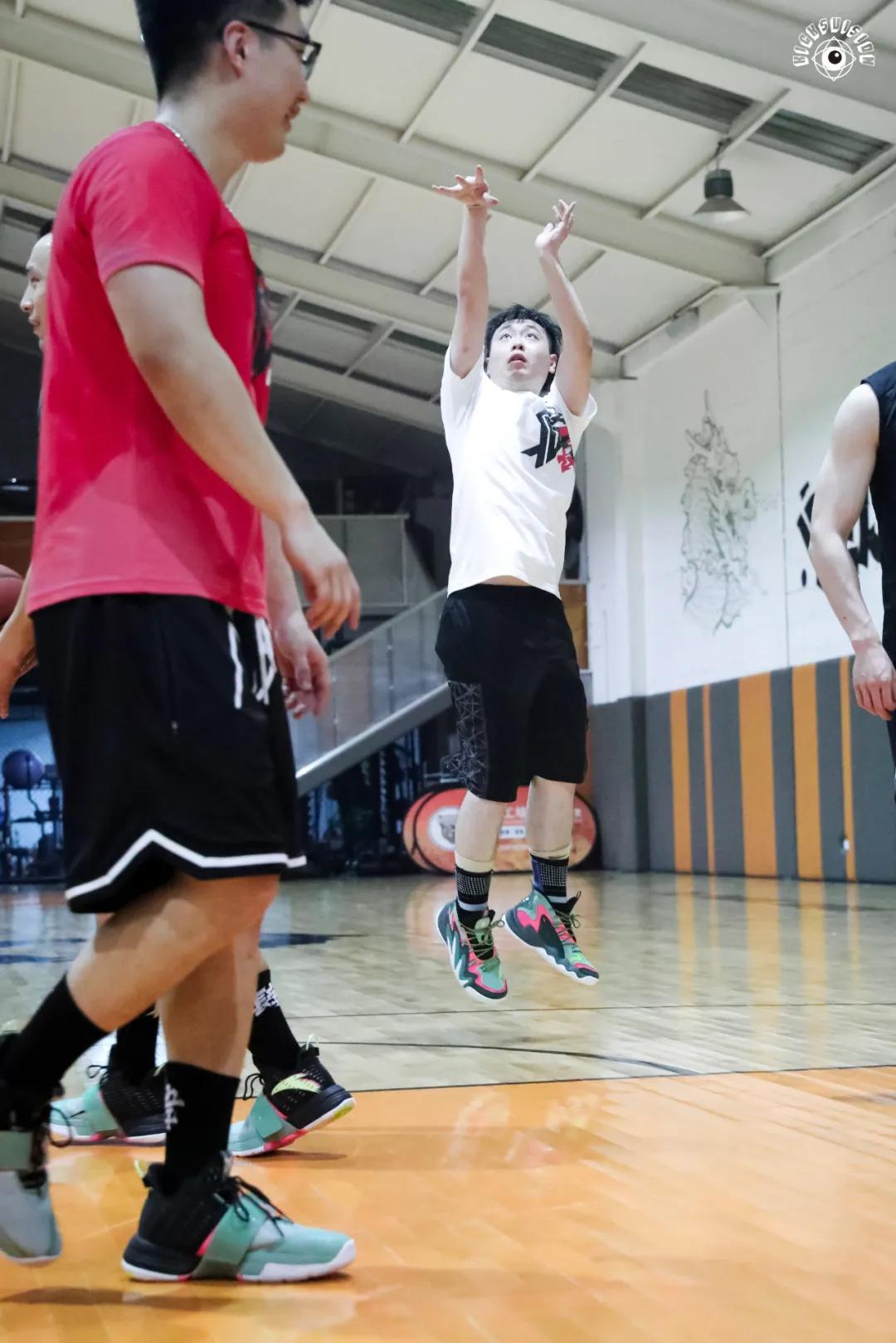 无论是打球还是穿鞋,你都「要疯」一点|KVSN众测