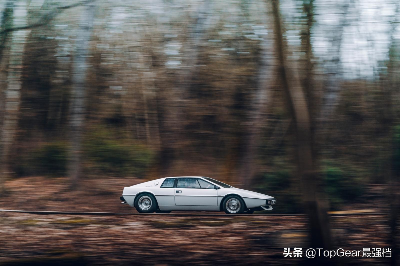 007座驾阿斯顿马丁,邦德路特斯