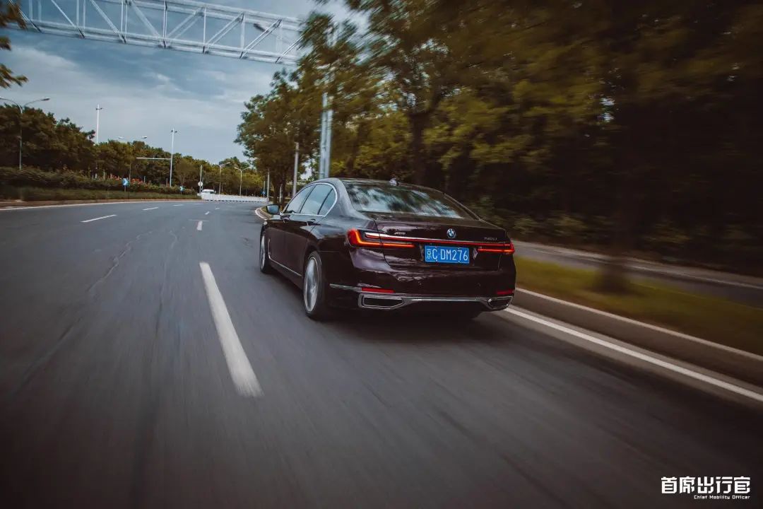 一台宝马740,一辆宝马740