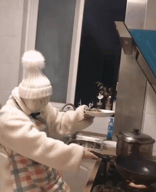 宅家厨艺大爆发,疫情宅家厨艺秀视频