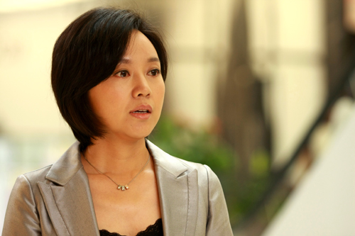 她是傻大姐闫妮：跟着胡歌吃大蒜，出名仍跑龙套，被黄渤说傻乎乎