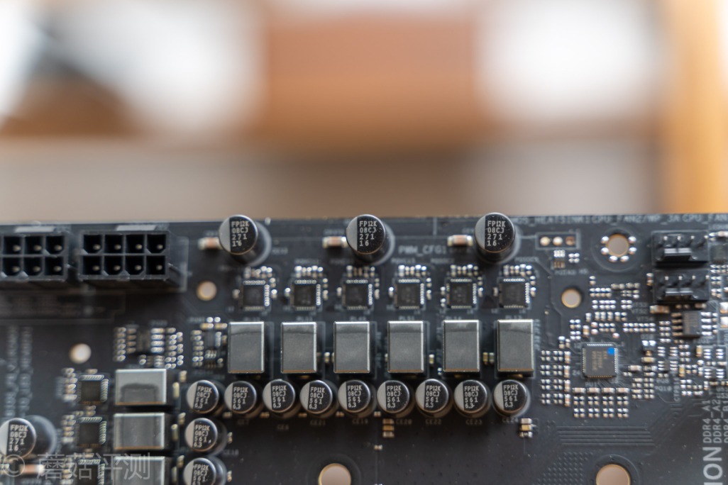 技嘉b550大雕主板评测,华擎x570太极雷蛇怎么样