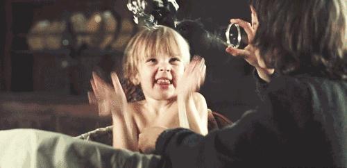 孩子跟奶奶比较亲妈妈应该怎么做,宝宝和奶奶更亲应该怎么办