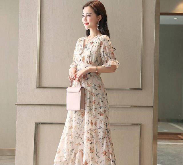 宽松气质印花连衣裙洋气时尚减龄,时尚印花长款大摆雪纺高档连衣裙