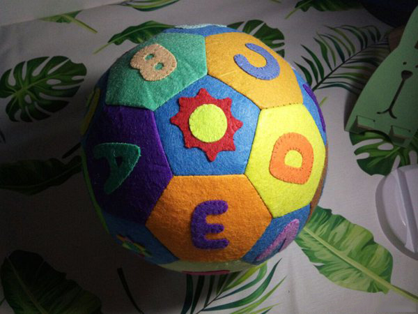 不织布足球平面图,布艺足球的做法图解