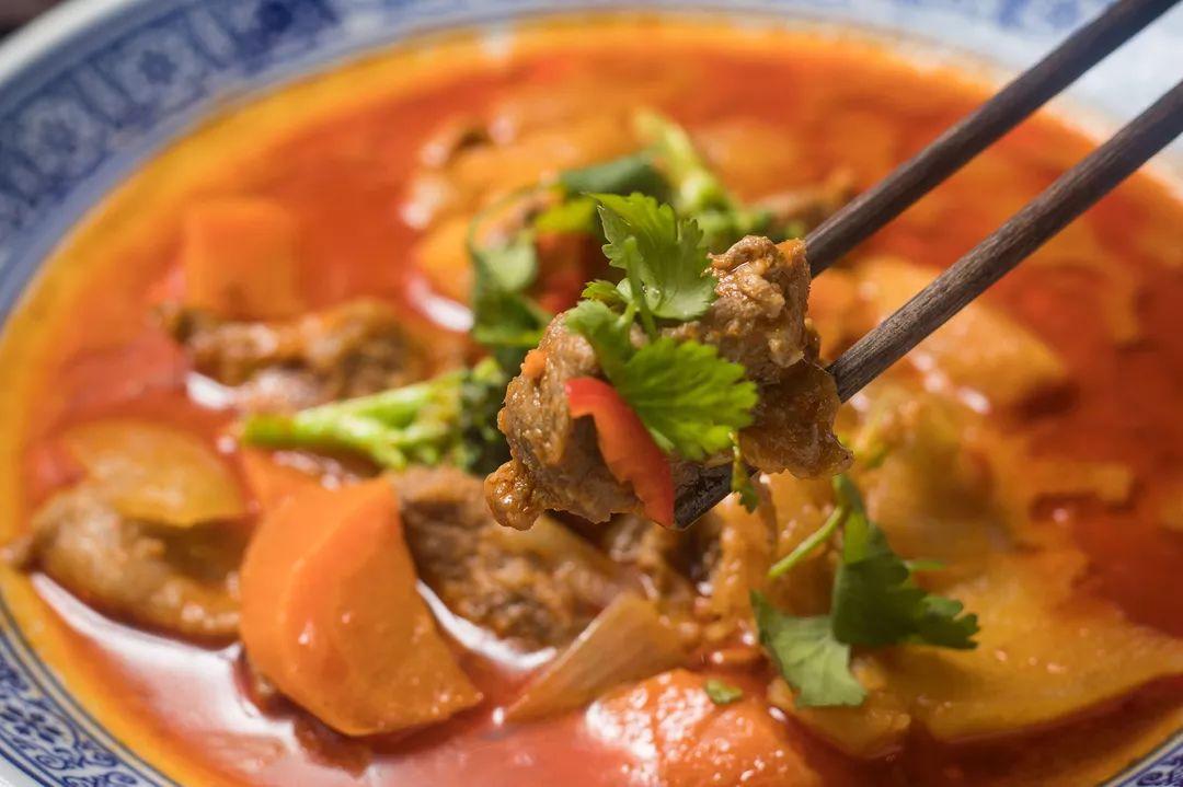 罗湖有家怪店，十个人来吃完饭后，老板居然多了一百个朋友