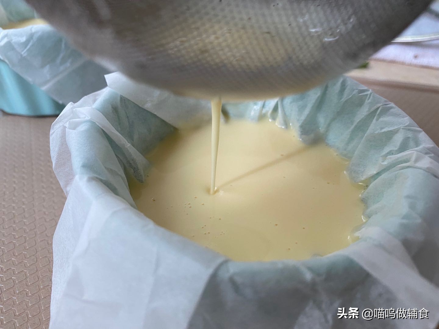 不加面粉和糖，搅一搅烤一烤就做好！没想到娃吃的蛋糕还能这么做