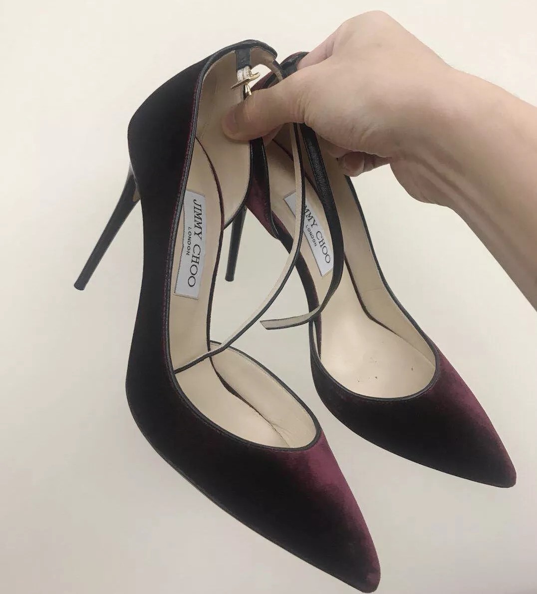 jimmychoo和valentino哪个适合成人礼,jimmychoo和ysl一个档次吗