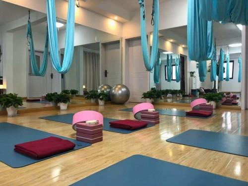 小黑裙瑜伽上海松江,小黑裙瑜伽馆团购