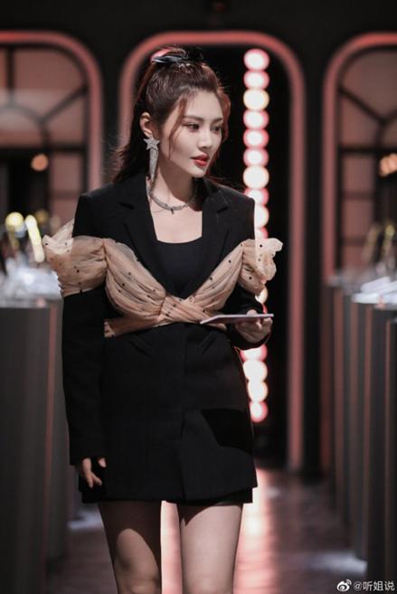 靠身材出道的两字女星,靠身材火的女星