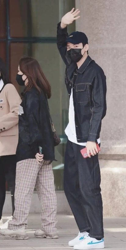 因辱华退出中国的明星,因辱华被抵制的品牌