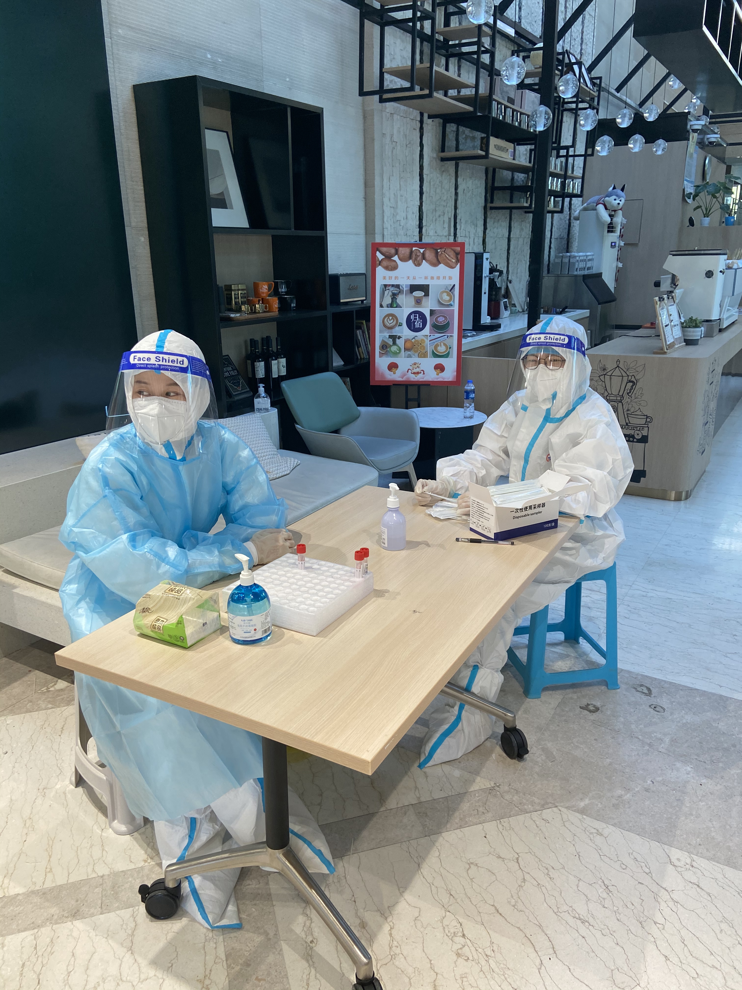 区街新闻｜70多幅照片记录世茂滨江社区辖内志愿者，南京感谢你们