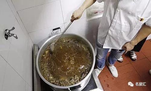 卤水卤菜发黑怎么补救,卤菜卤水发臭怎么回事