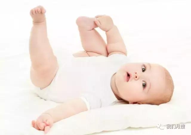 吐奶溢奶的正确处理方式,溢奶吐奶的原因及解决办法