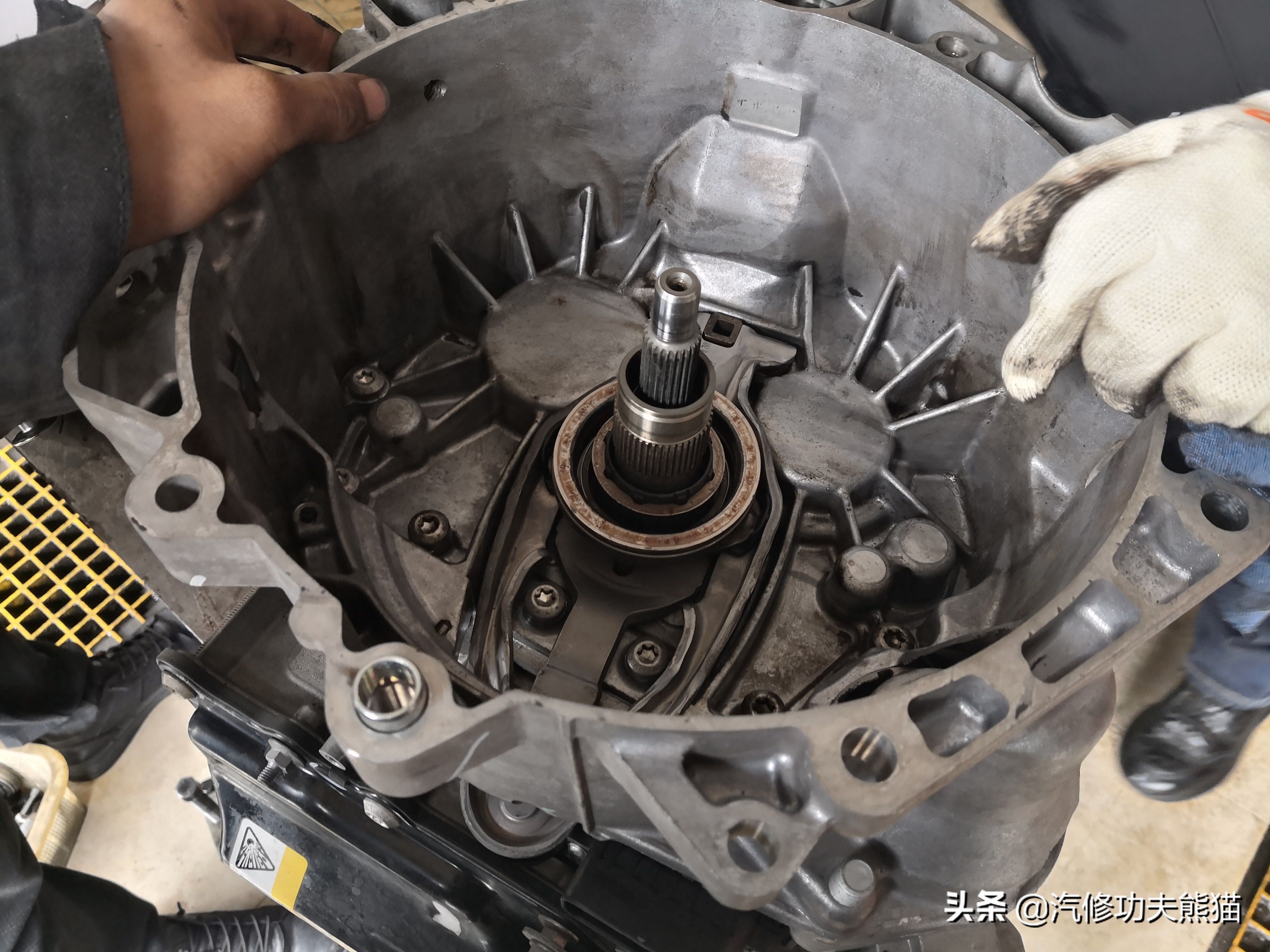 dsg双离合起步抖动有异响,大众帕萨特3.0v6发动机烧机油