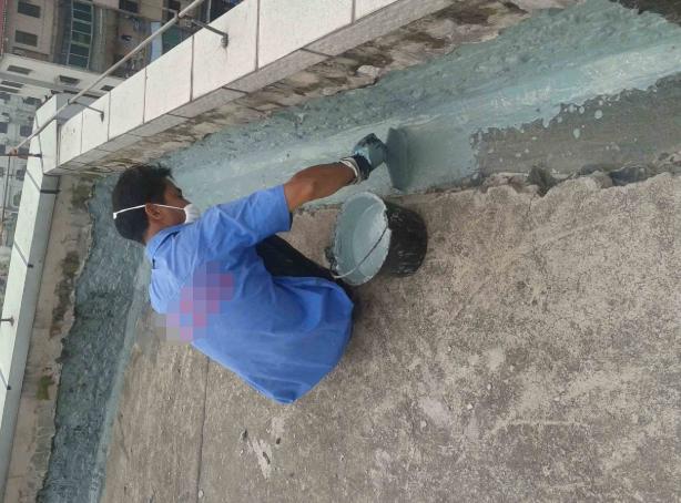 楼顶漏水修复楼顶费用由谁来出,楼顶漏水最简单的补救方法