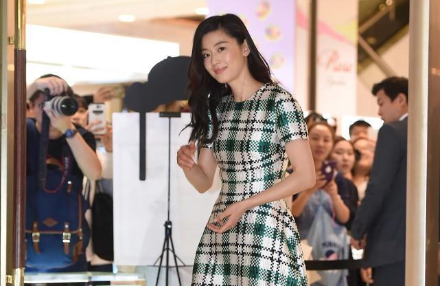 全智贤格纹西装裙,全智贤的气质特点