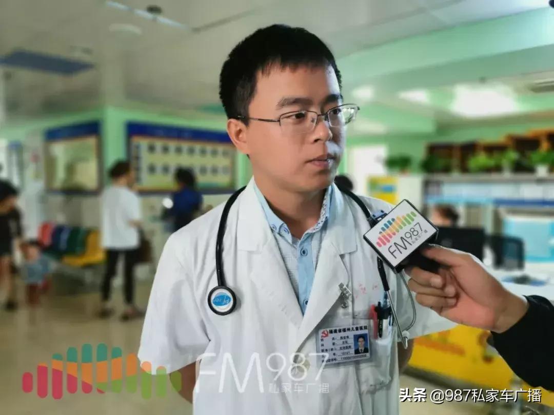 揪心2岁男孩13楼坠下被12楼接住,男子坠楼砸中孩童