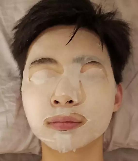 鼻头浮粉怎么快速解决,鼻子油脂粒和黑鼻头的区别