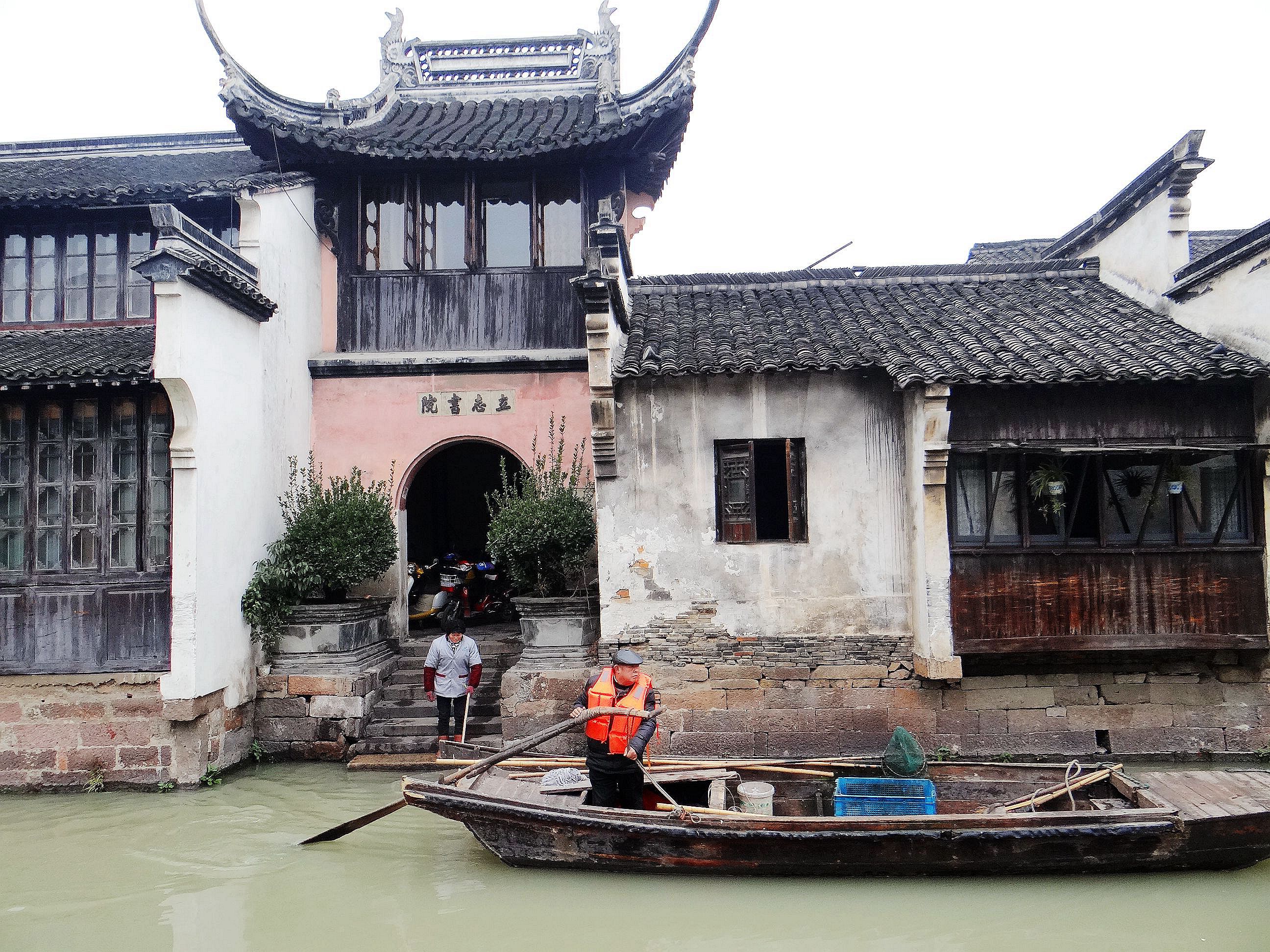 地处金三角，运河穿流过，建镇有千年，江南鱼米乡，知道这是哪里