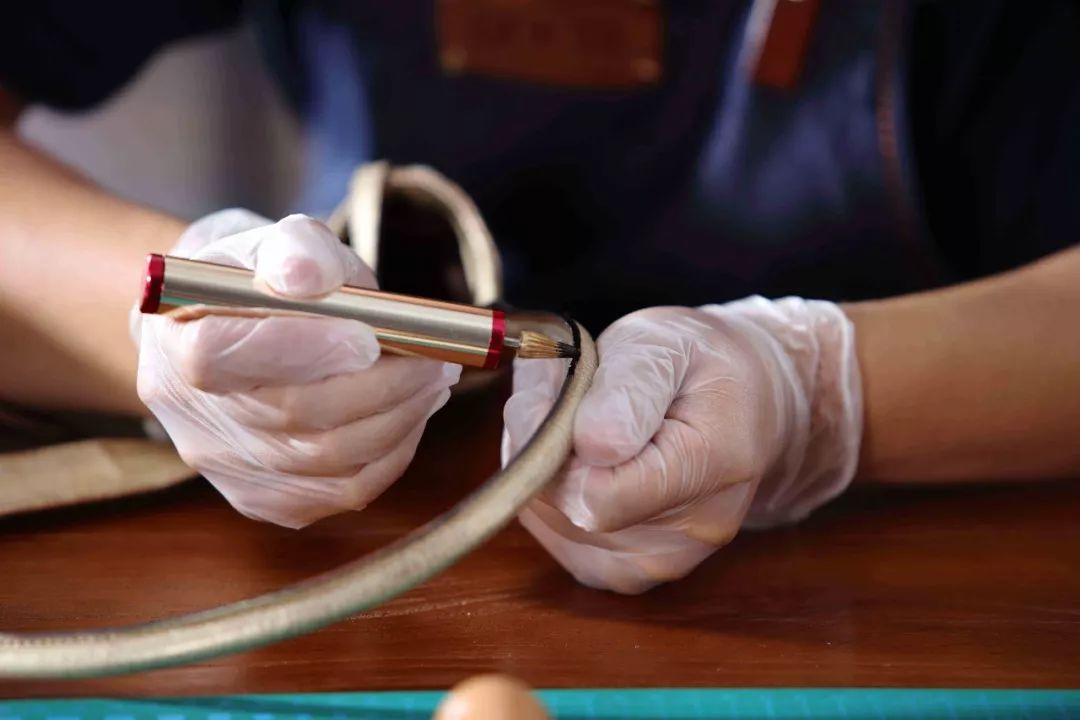 我在北京几万块买的包，叫你给我养护下你什么态度？