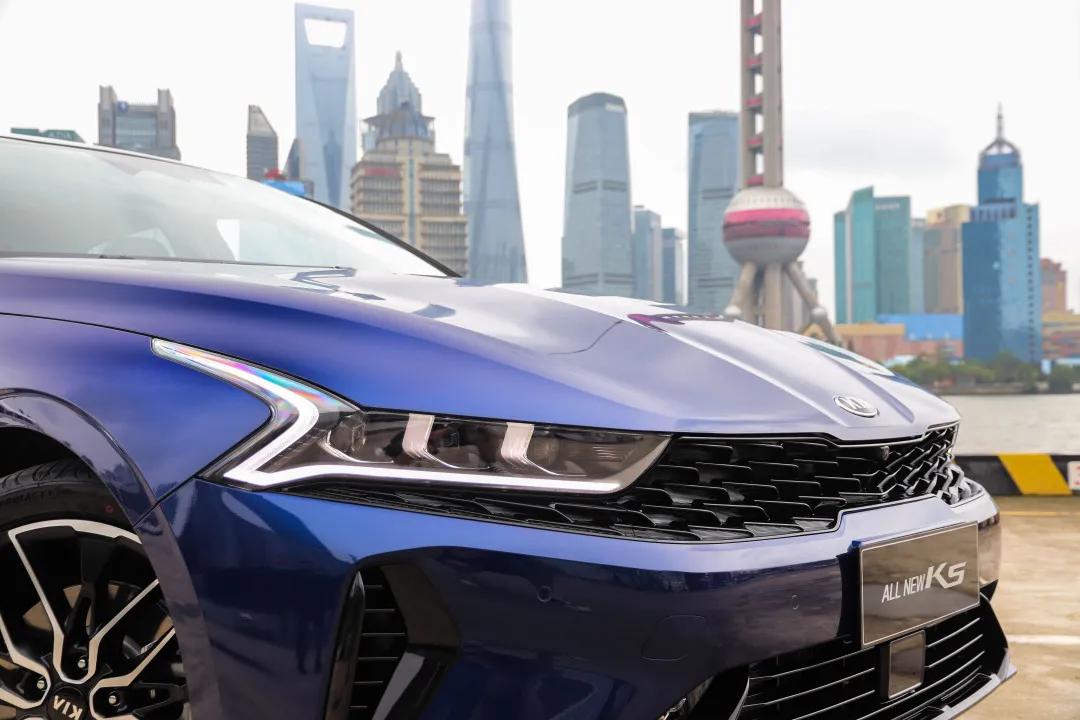 起亚k5凯酷对比雪佛兰迈锐宝xl,全新起亚k5凯酷2023款1.6t