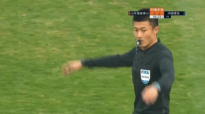 中超裁判再现奇葩一幕,中超裁判奇葩判罚完整版