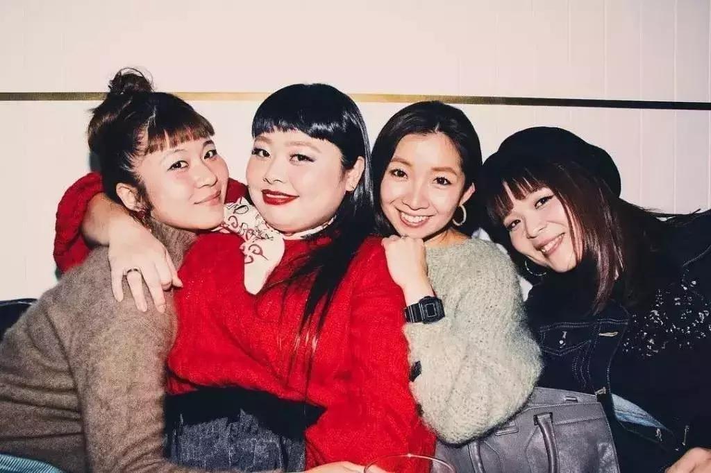 长脸女生怎样上镜好看,大小脸如何上镜好看女生