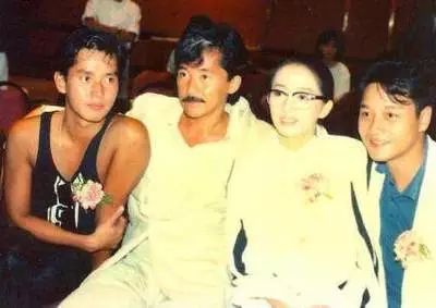 1994红磡摇滚之夜曲目,香港乐坛哪一首歌轰动歌坛