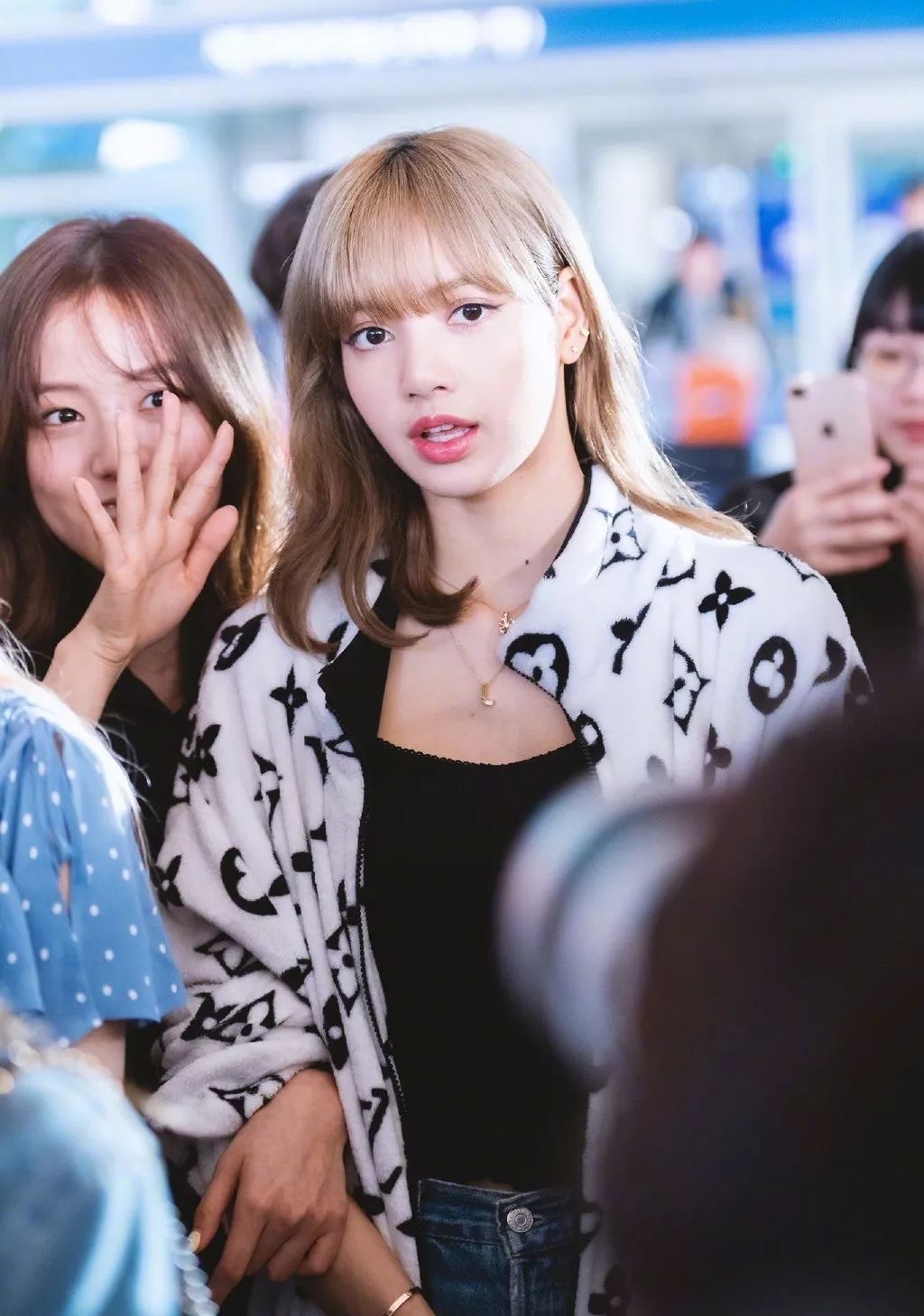 这周女艺人们传来啥潮流尖儿货刘雯我锁了