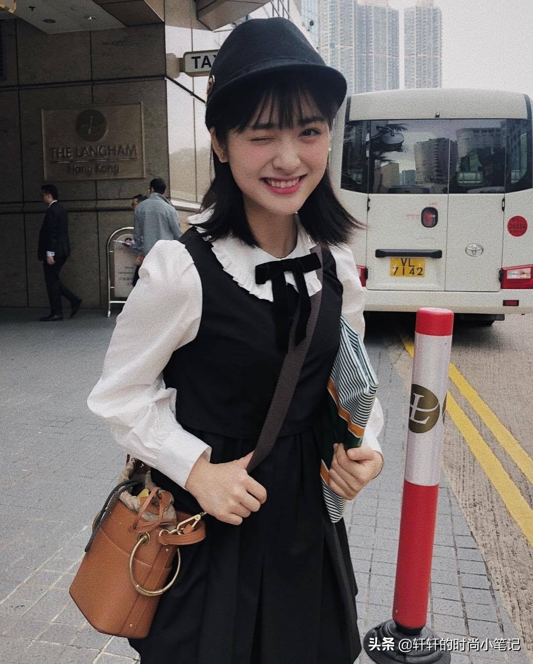 沈月黑色西装长筒袜,沈月机场穿高筒袜视频