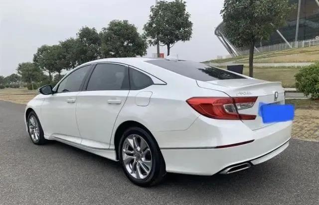 本田雅阁1.5T精英版是销量最好的版本，但为何车主买后都后悔了？