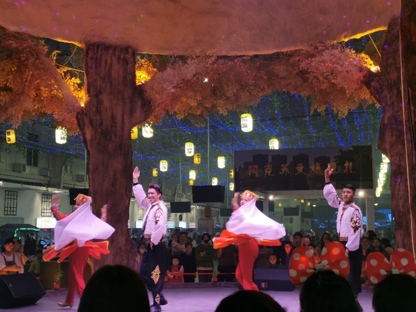 阿克苏最火的夜市,最新阿克苏巴扎夜市