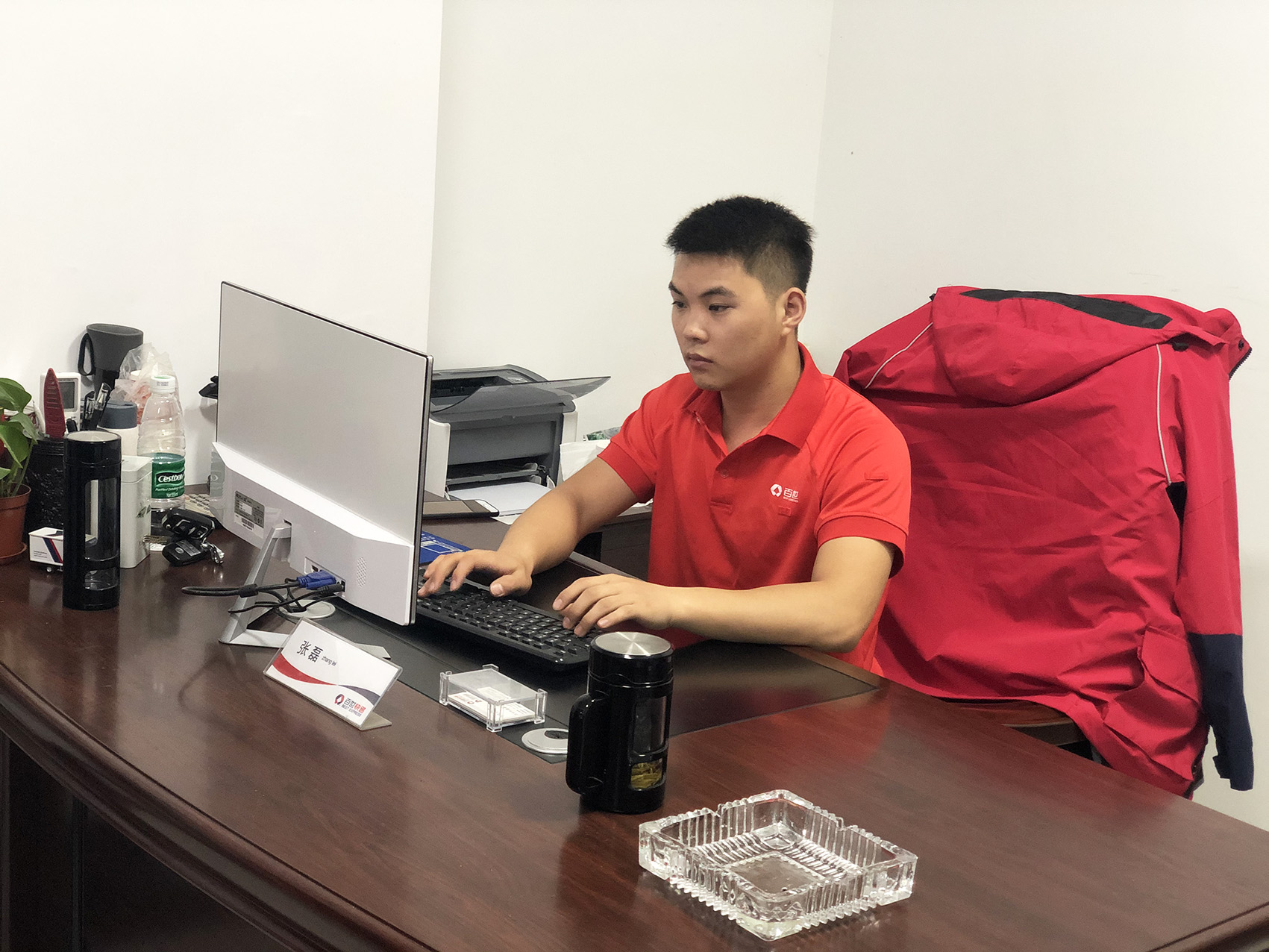 18岁小伙干快递一年净赚80万,干了12年快递赚了200万