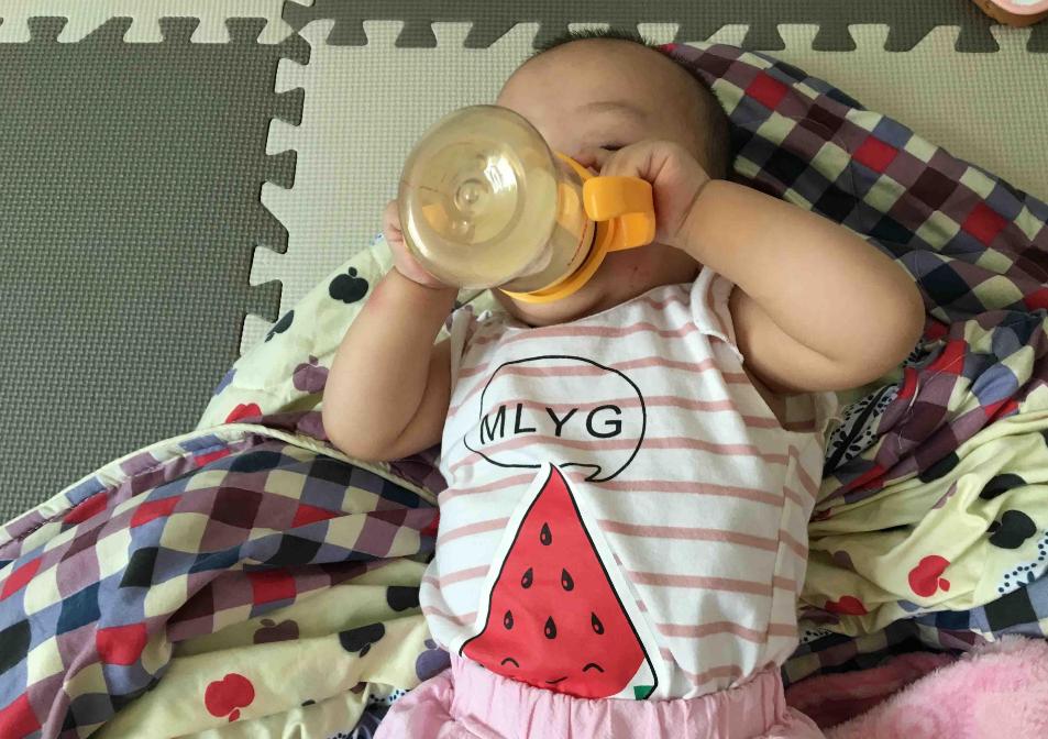 一个月的宝宝有饱腹感吗,婴儿有饱腹感吗