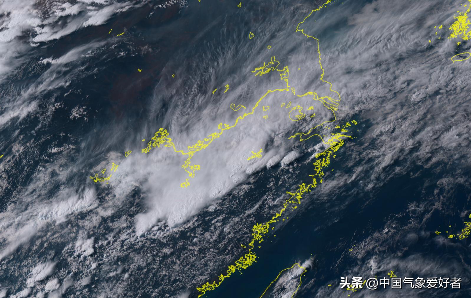 凶猛飑线来袭，大冰雹突袭浙江横店！网友：还以为是在拍戏