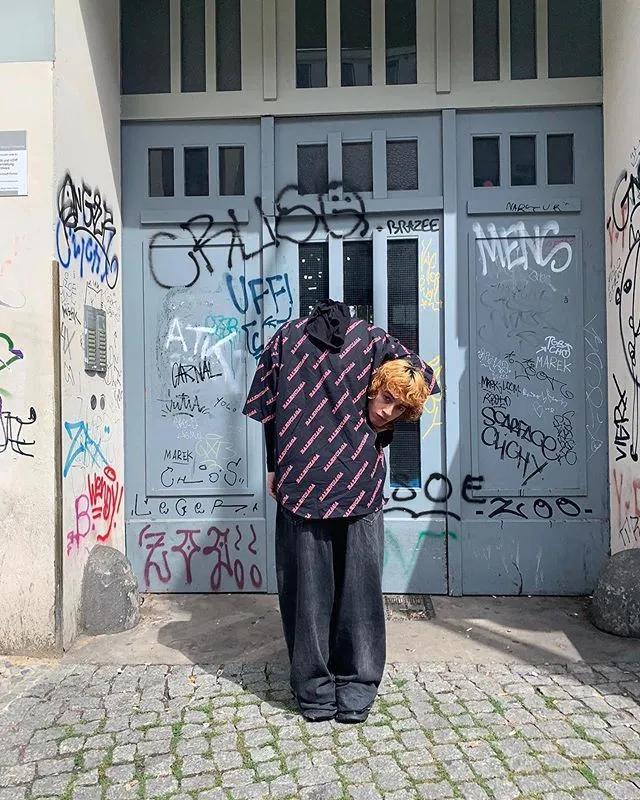 巴黎世家七夕土味广告,巴黎世家的七夕广告真的土爆了吗