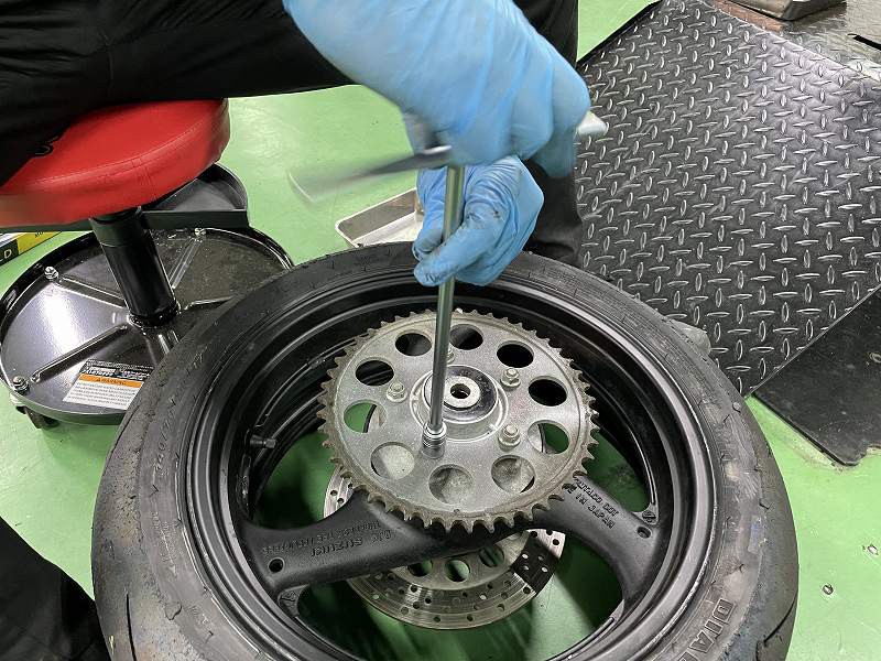 摩托车前链条改16齿,摩托车换牙盘链条教程