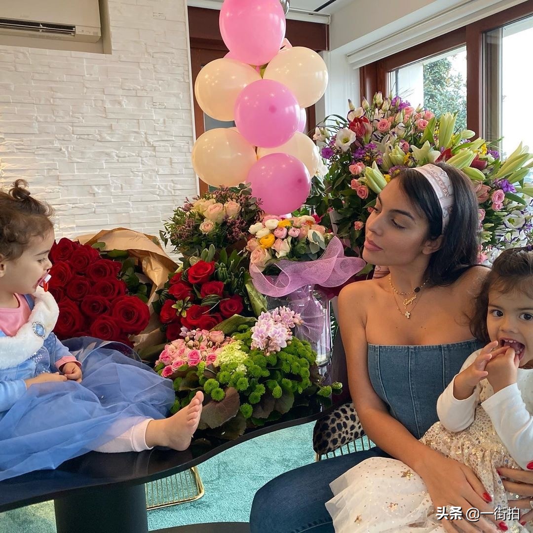 c罗为乔治娜去迪士尼,c罗为乔治娜剪头发