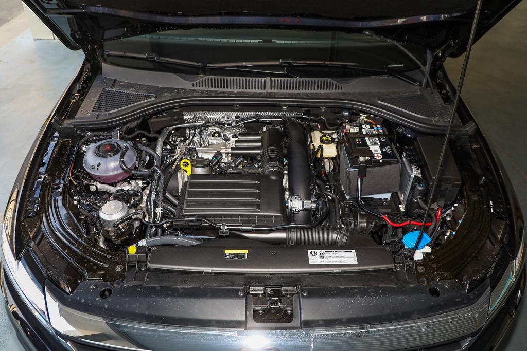 2020款朗逸1.5t星空满逸版白色,2021款新朗逸哪款性价比高